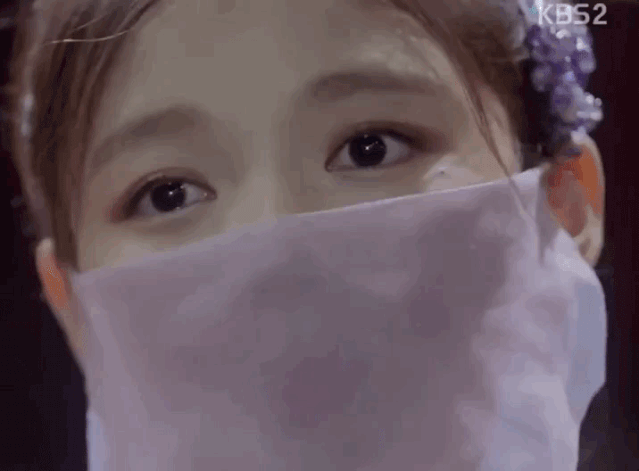 每次给镜头特写的时候,那叫一个顾盼生姿,眉目如画,眼神中都能透露