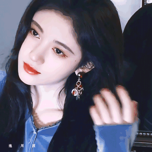 整个娱乐圈的女明星都没她会装!_腾讯新闻