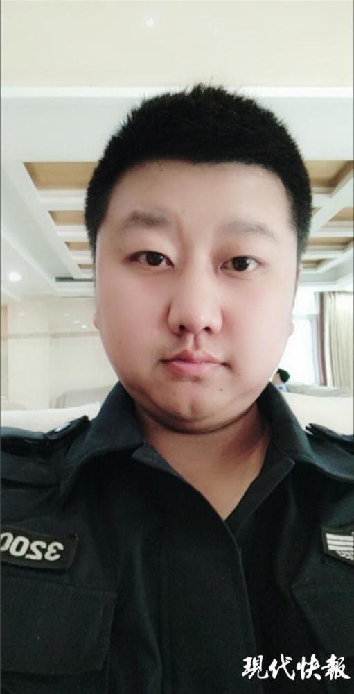 90后辅警倒在战"疫"一线,父亲忍痛戴上儿子警帽重返岗位