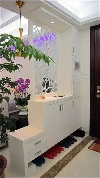 在玄关做了个多功能鞋柜,特别实用,邻居们纷纷都跑来拍照模仿!