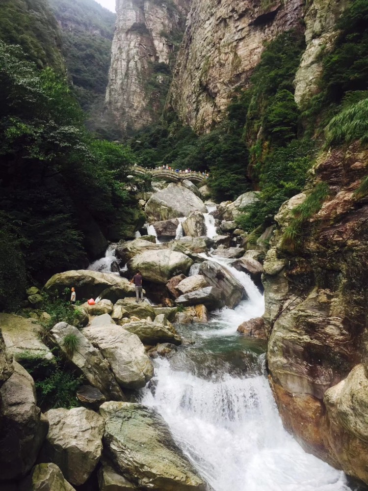 不识庐山真面目,只缘身在此山中