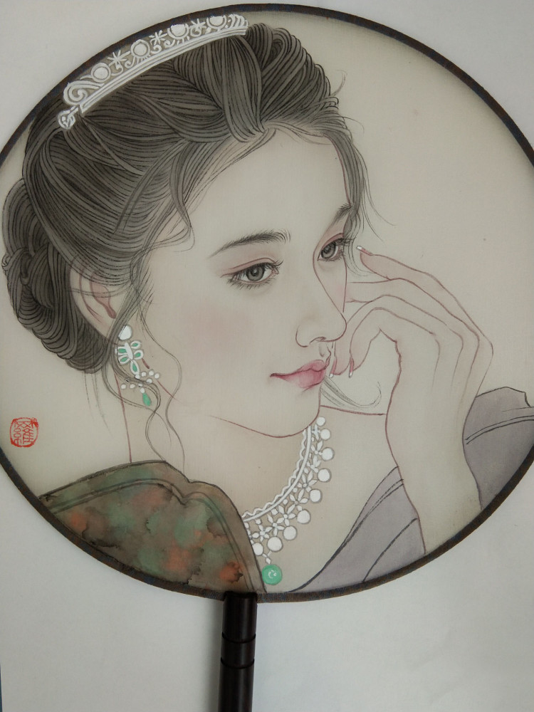中国传统工笔女性人物肖像扇面作品欣赏