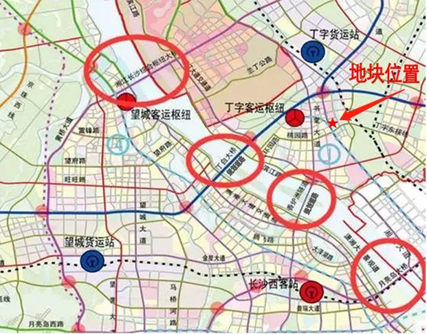 地块周边公路网络丰富,芙蓉北路,湘江北路,丁字联络线,太阳山路和湖外