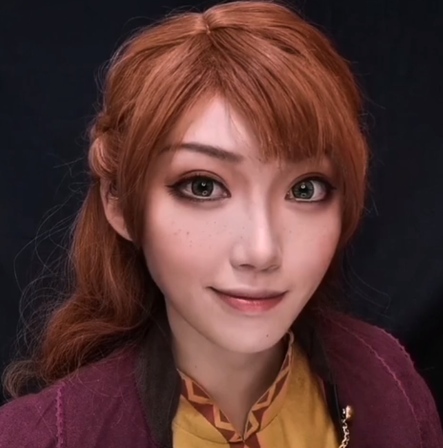 小姐姐仿妆冰雪奇缘安娜,开始:看不出可爱,结果:是成熟版的吗?