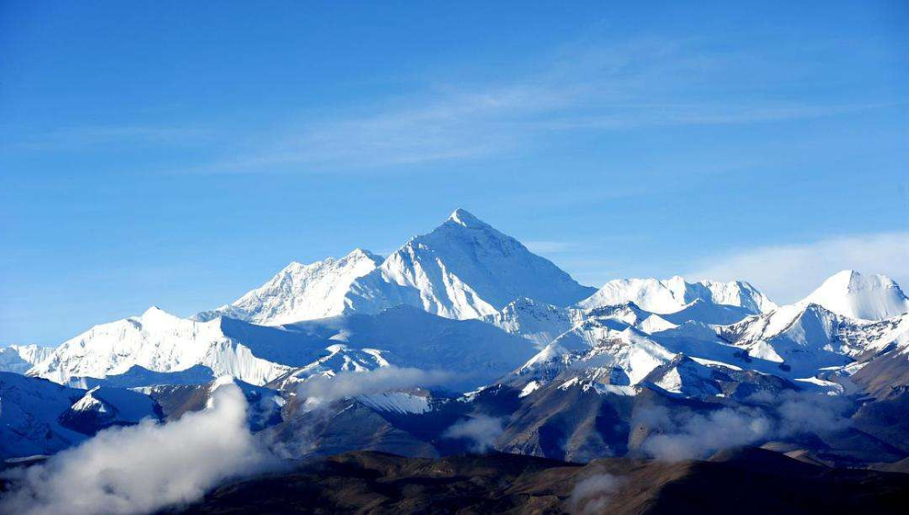 屈银华小传:失去十个脚趾头的登山英雄,珠穆朗玛从此属于中国!