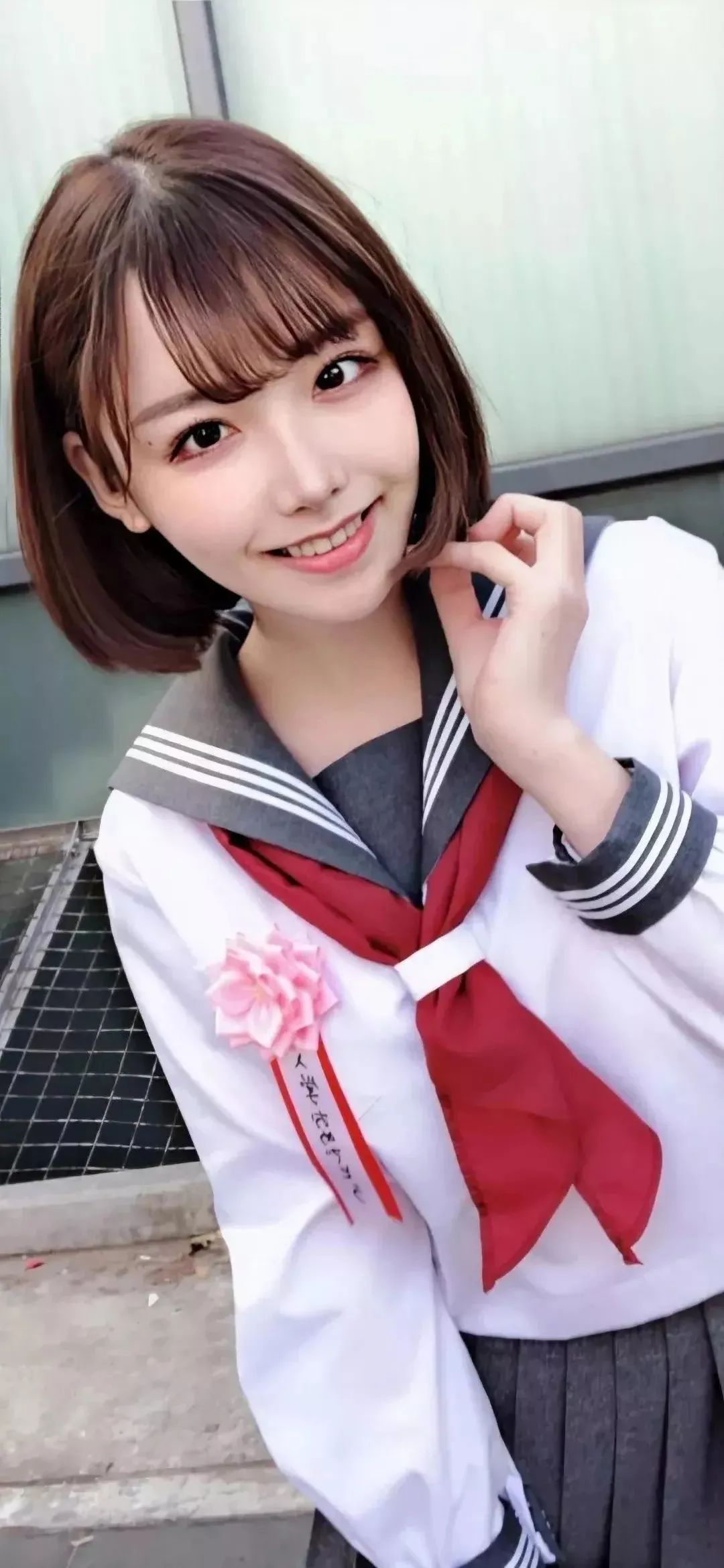 "50张全面屏美女壁纸:三月,你好"