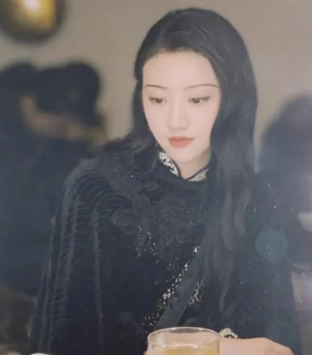 景甜换了新眉毛神似林黛玉?女明星同款眉型却各有花样