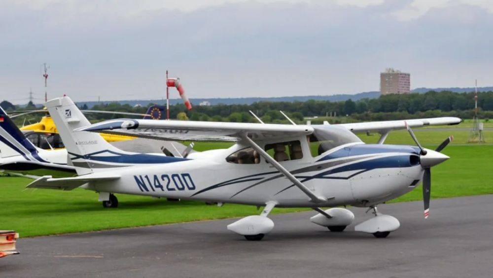 3. 塞斯纳182 (cessna 182)