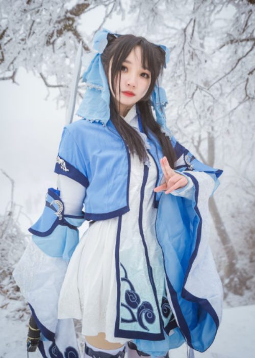 剑网三雪河咩萝cosplay,明眸皓齿