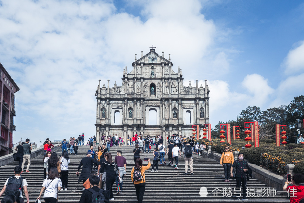 澳门标志性建筑-大三巴牌坊