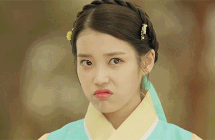 再来就是去年最热门的韩剧《德鲁纳酒店》,一时间微博全是小姐姐的