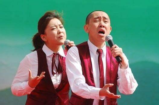 同为冯巩徒弟,一起表演相声多年,如今贾玲白凯南身价相差太悬殊