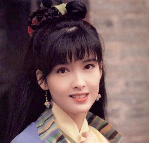 周慧敏当年有多美?一张照片掀起抽卡热潮,被古巨基视作心中女神