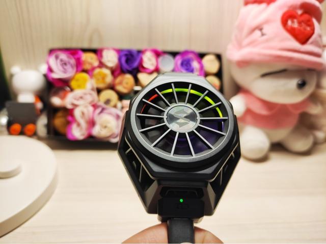 电竞神器!黑鲨冰封散热背夹pro 三代游戏手柄,玩游戏真酷