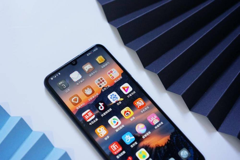 华为畅享10e正式开售:5000mah大电池实测结果优秀