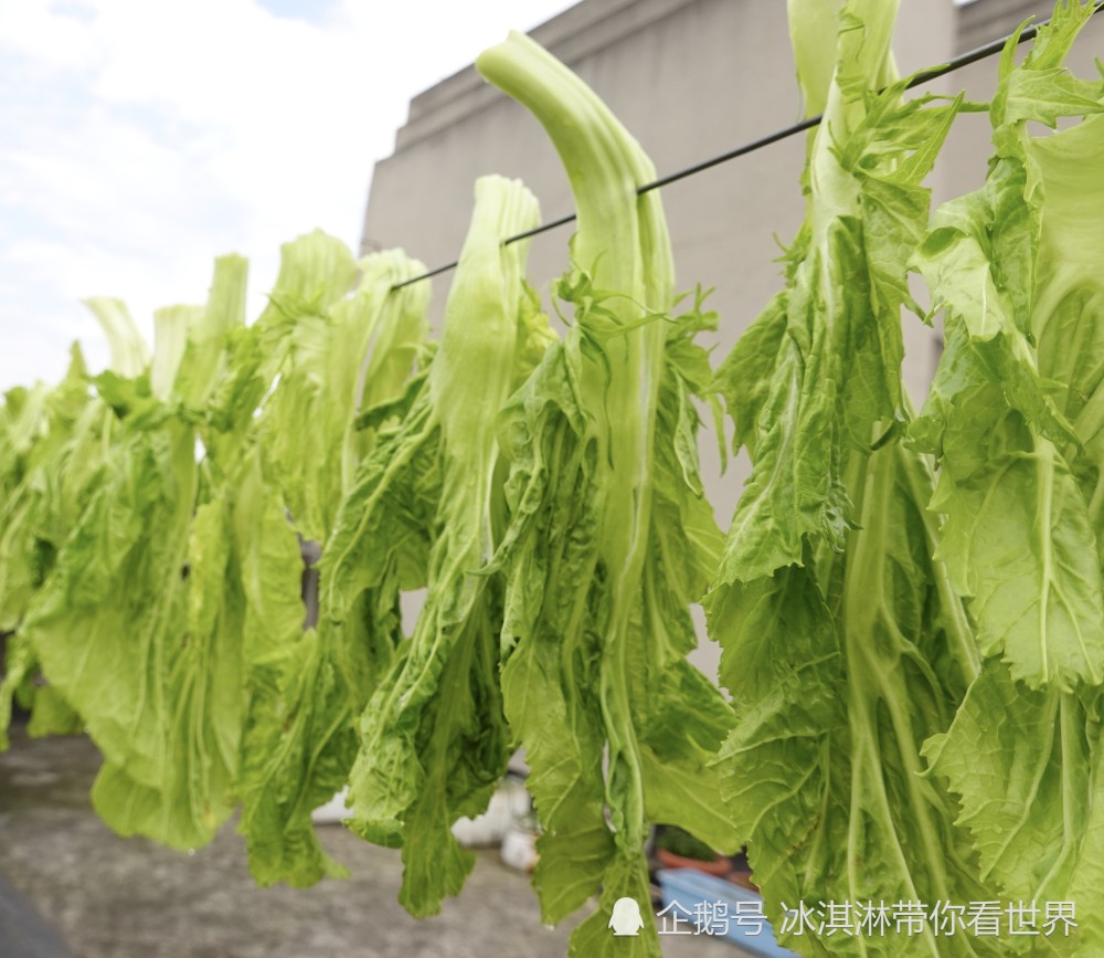 "宽梆青菜"腌起,蒸烧白,炒腊肉,川渝人民都爱吃