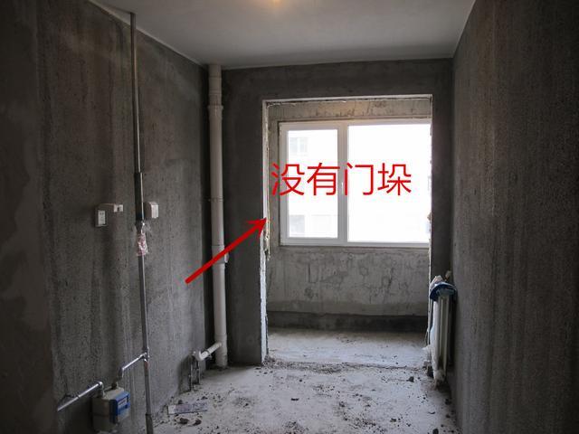 卧室门一边没门垛,咋装门套?师傅给我出了3招,邻居都跟着偷学