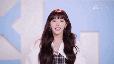 秦牛正威解释名字,孔雪儿明星应援排面大