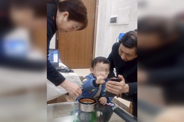 而且以后与人交往会很自私,毕竟在家里什么东西都是自己的,在外面受
