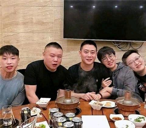 德云社为啥有那么多胖子?看到的员工餐后,终于明白胖是有原因的