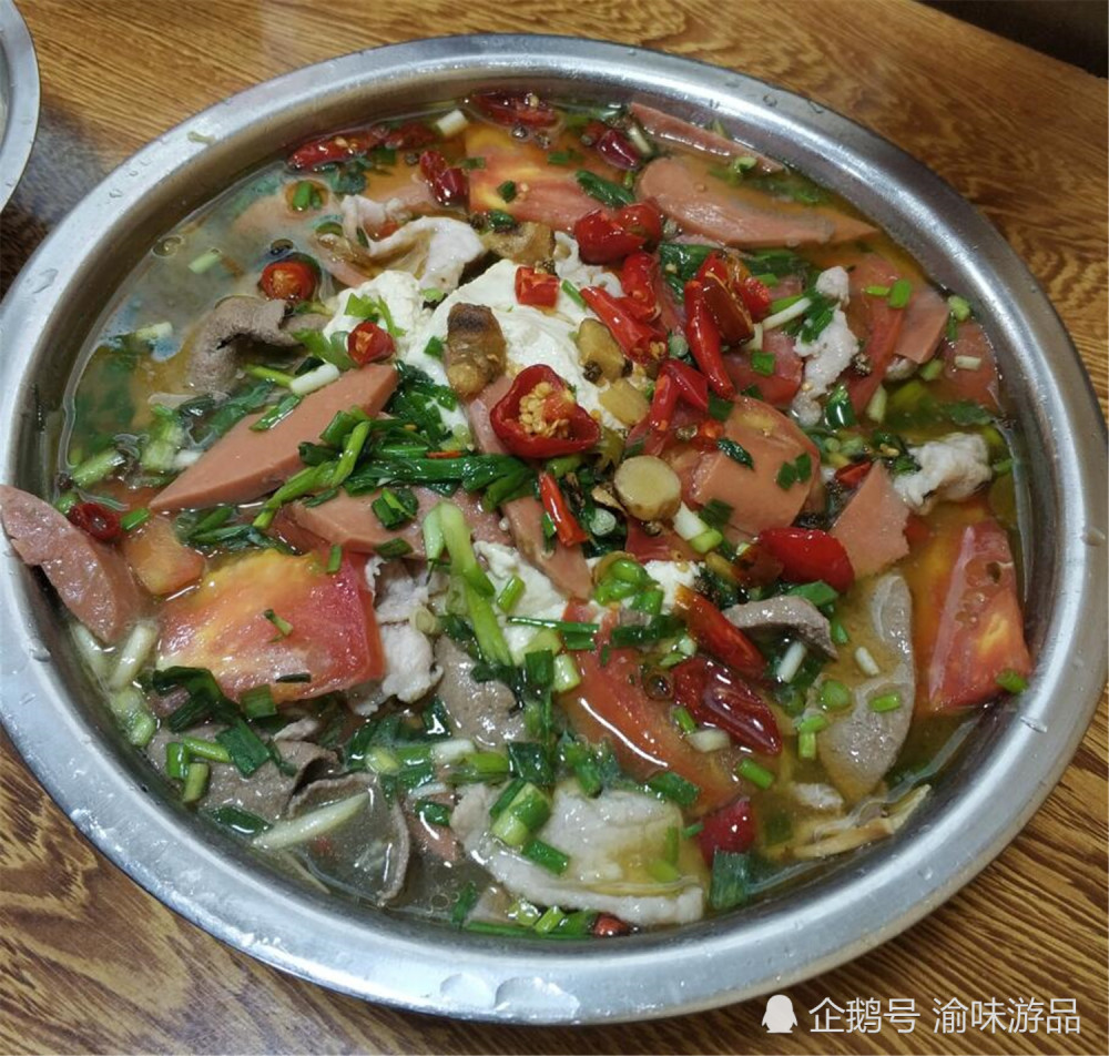 重庆豆花也分很多种,有肉的才叫荤豆花,清汤和红汤差别很大