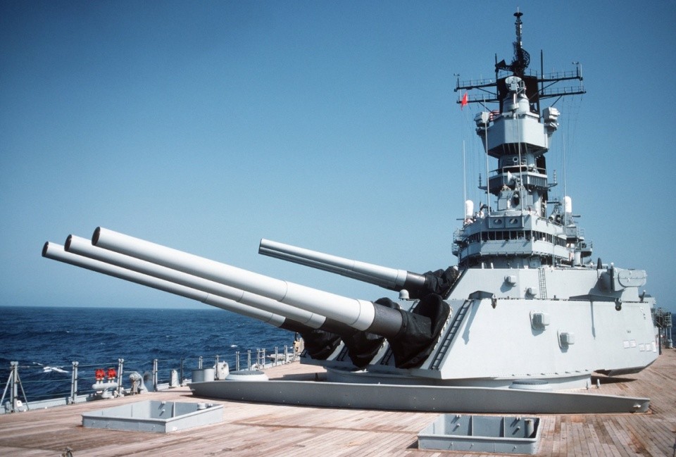衣阿华级战列舰装备的406毫米mk 7型舰炮,蒙大拿级同样采用该型舰炮