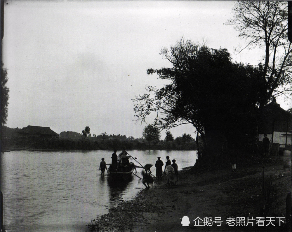 推荐: 1917年成都老照片 百年前的成都城门牌坊皇城及街景 1908年