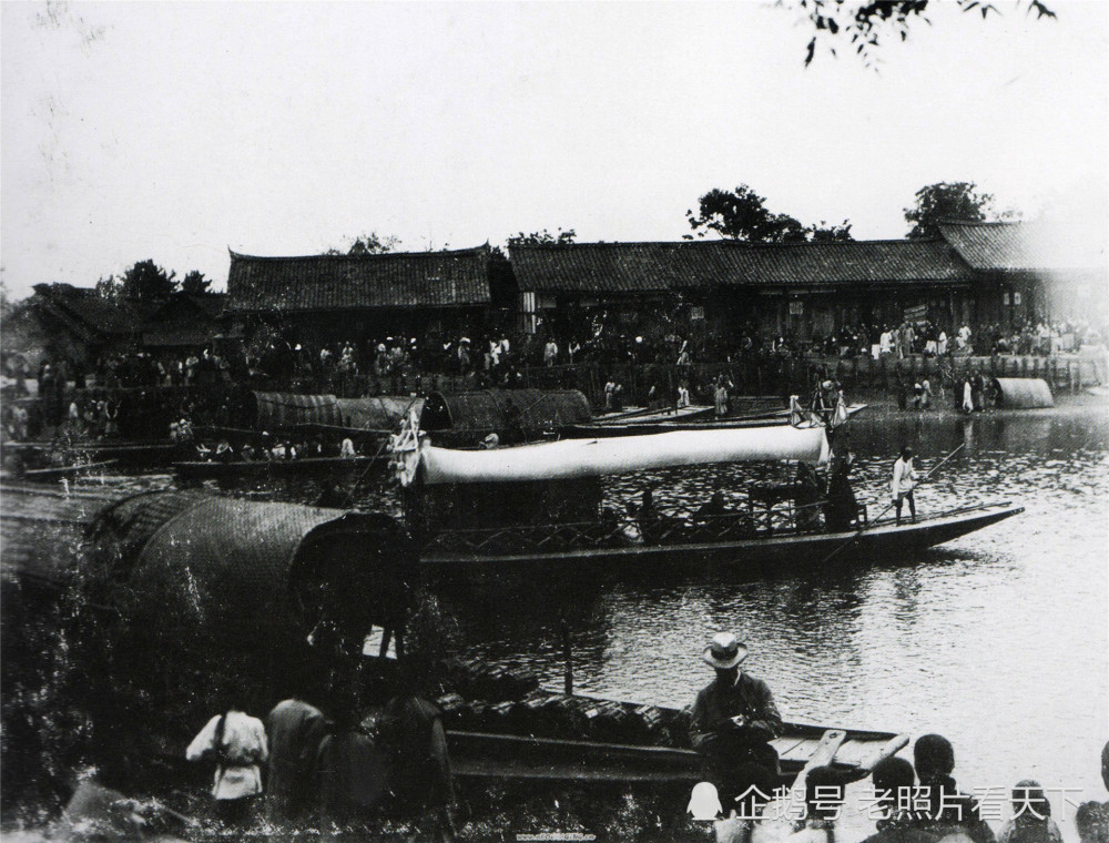 推荐: 1917年成都老照片 百年前的成都城门牌坊皇城及街景 1908年