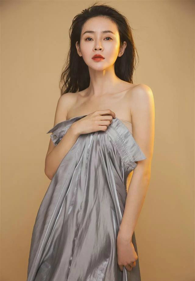 女演员,于明加
