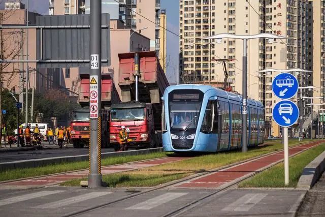 位于亦庄的有轨电车t1线也即将完工,3月14日北京公交有轨电车有限公司