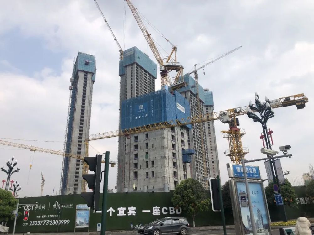 宜宾三江口cbd中央商务区项目地处宜宾市南岸三江口核心区,西起戎州