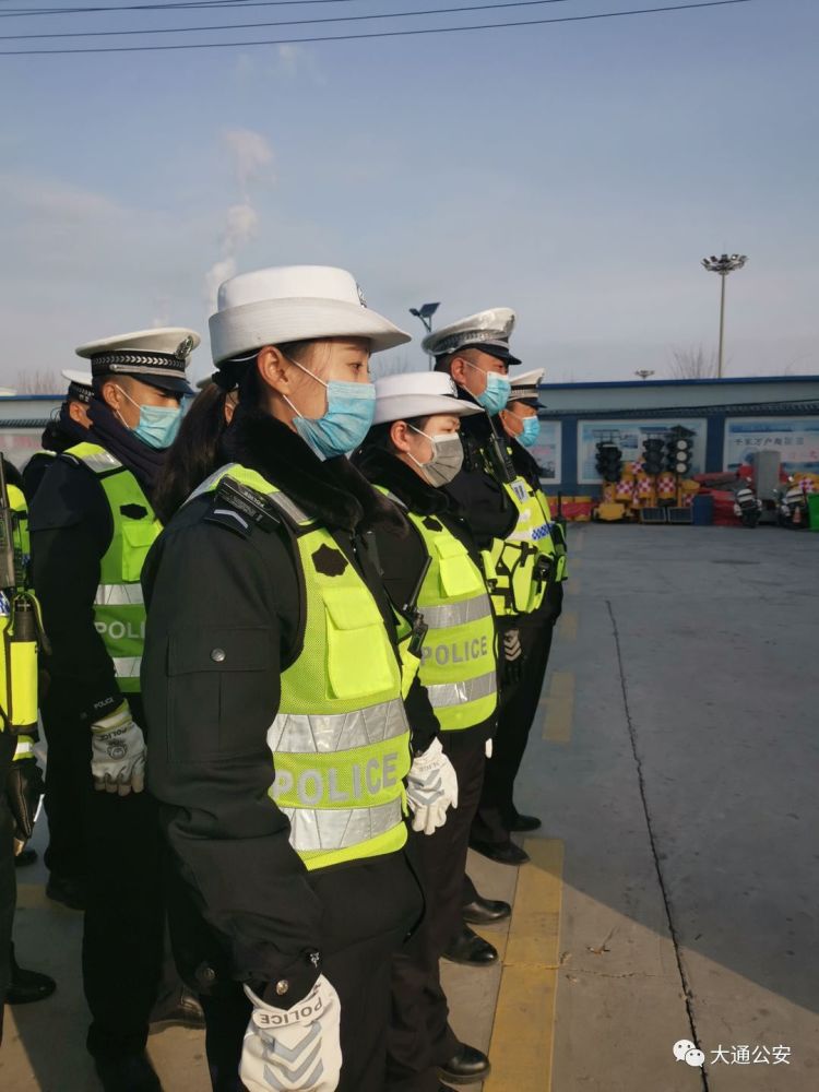 道路上最美的色彩—大通女交警