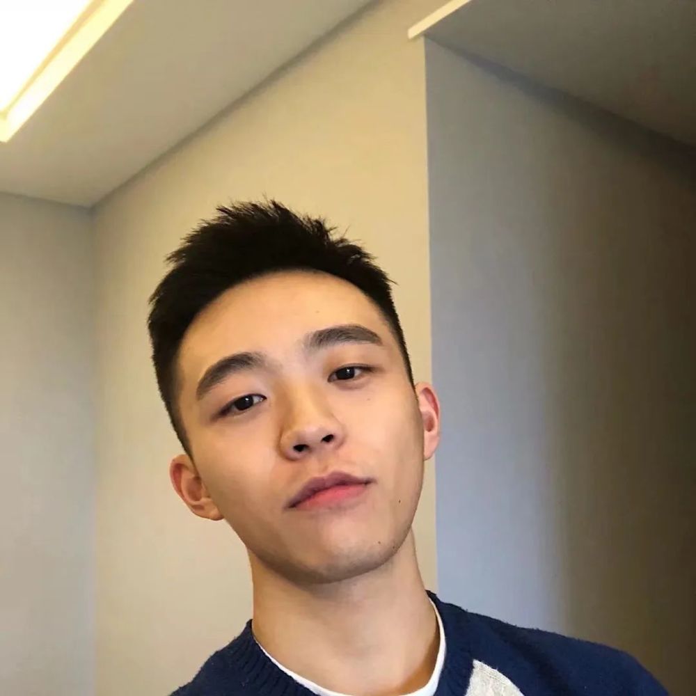 用了必脱单的男生头像