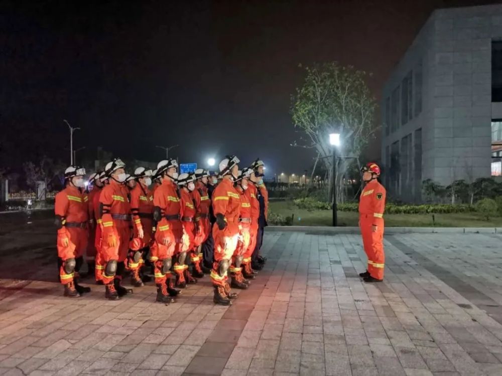 紧急救援!平潭消防救援支队连夜启程驰援泉州