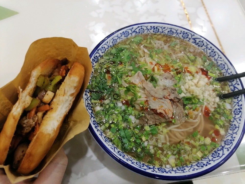 一碗牛肉面,兰州拉面,牛肉拉面,泡面,肉夹馍,汤面