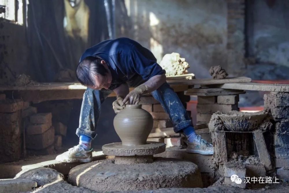 带你感受汉中非遗文化—南郑高家岭土陶制作!