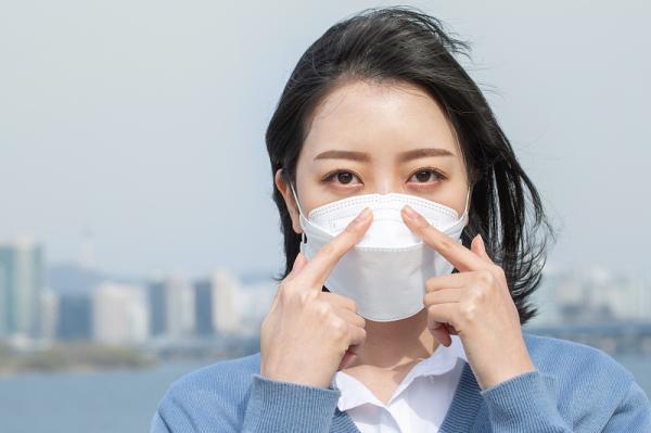 长期戴口罩导致的"口罩脸"该如何护理?修复皮肤屏障很