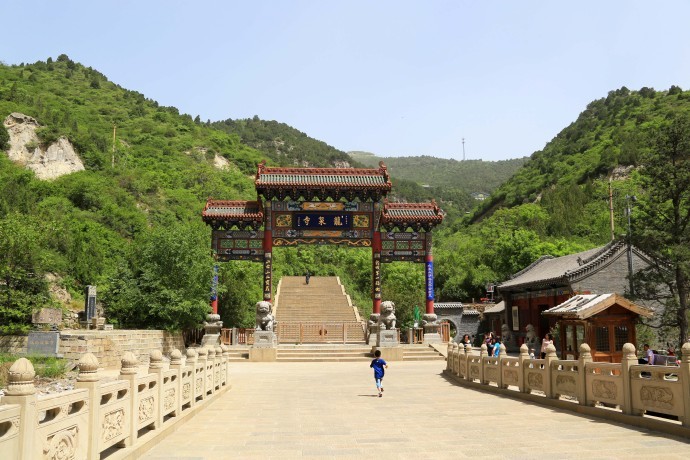 太原太山龙泉寺景区今天开放了,快带上您的身份证与健康码来太山撒欢