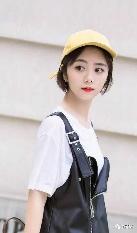 凭《锦衣》翻红的谭松韵,身穿格子外套超可爱,30岁还是那么少女