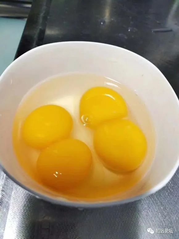 招远有人在朋友圈卖鹅蛋,个个双黄!10块钱3个!你买过吗?敢吃吗?