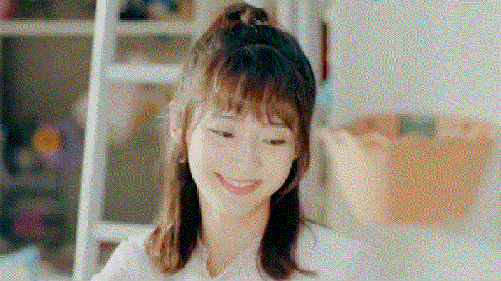 邢菲长相耐看演技又好,日常上班逛街照她穿,款式百搭