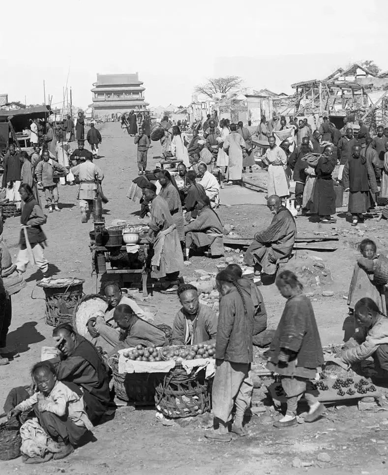 1900年八国联军入侵清朝,抢掠了无数财富