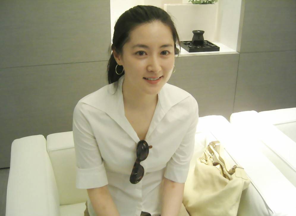 的女演员,她凭借《天国的阶梯》走红,在她的身上有一种青春可人的魅力