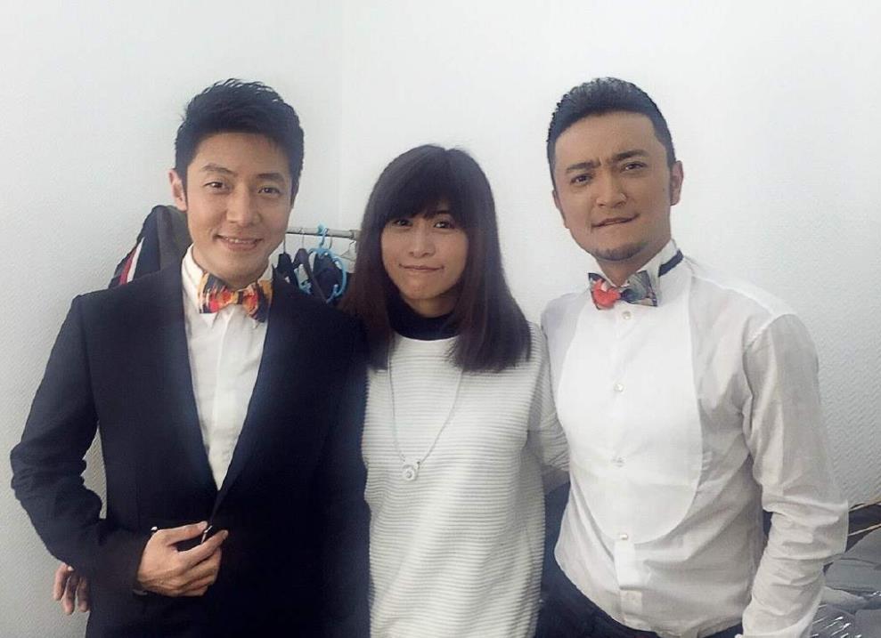 央视主持人尼格买提近照,老婆五官深邃动人,结婚7年仍