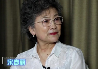 宋春丽演了半辈子母亲,61岁才领养了第一个女儿