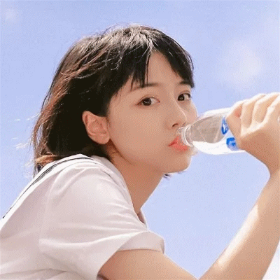 热巴太妖艳,周杰伦接地气,而她承包了00后的qq头像
