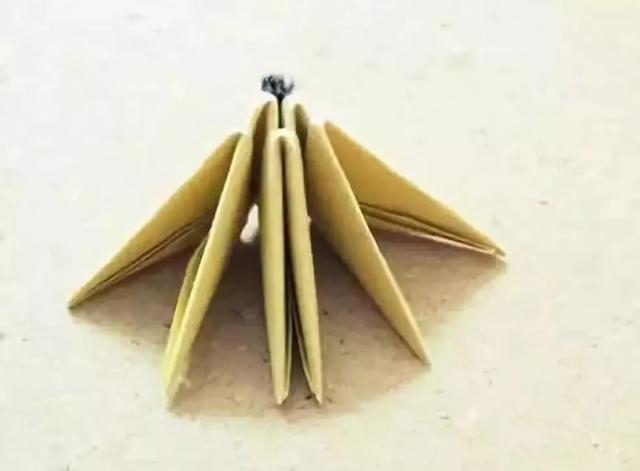 折纸手工三角插:简单的折个三角,组合成百变造型,纸艺附教程