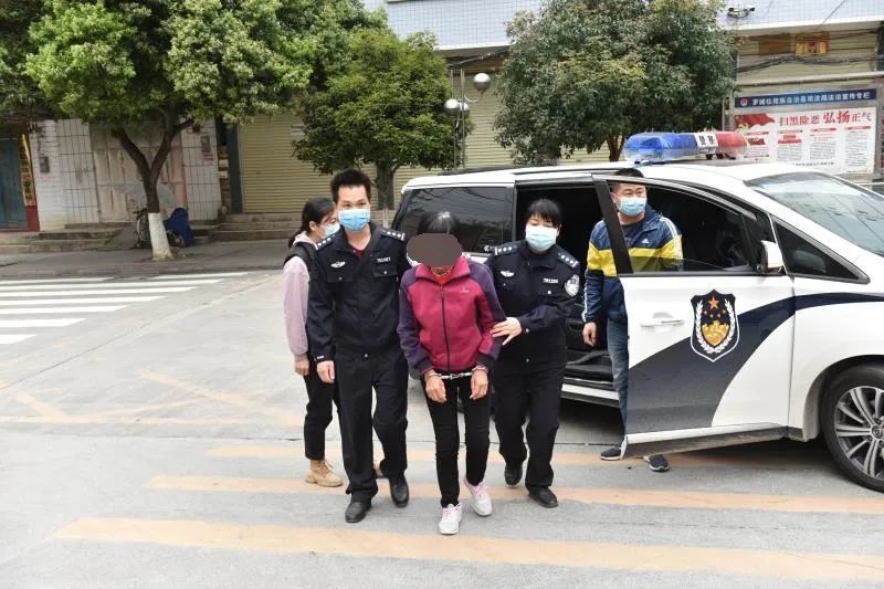 在漳州落网的这名女逃犯,竟是在"非典"时期杀夫埋尸,潜逃漳州17年与人