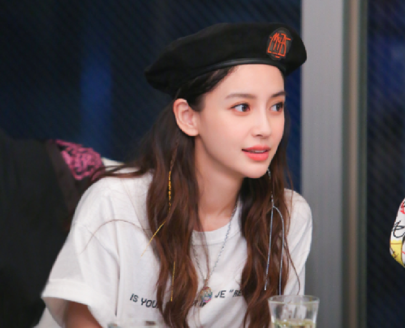现在的杨颖已经够美了,可看到她十二年前的旧照,才知道啥叫美得不可方