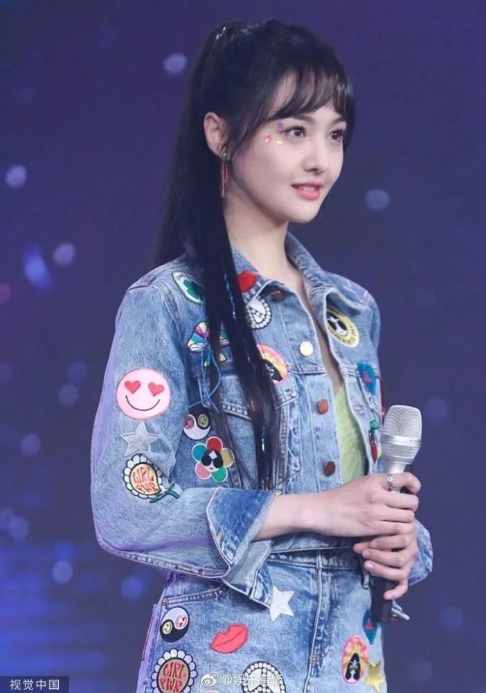 认真营业的郑爽,美回小仙女了!
